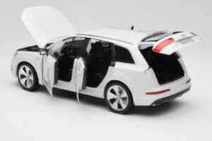 Audi Q7 4M ホワイト Minichamps 1:18 110014000 メタル - 画像 5/8