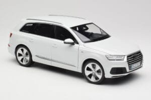 Audi Q7 4M ホワイト Minichamps 1:18 110014000 メタル - 画像 6/8