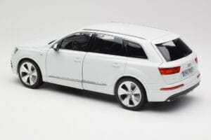 Audi Q7 4M ホワイト Minichamps 1:18 110014000 メタル - 画像 7/8