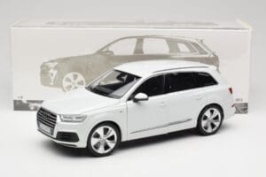 Audi Q7 4M ホワイト Minichamps 1:18 110014000 メタル - 画像 8/8
