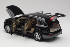 Audi Q7 ブラック Kyosho 1:18 09221BK メタル - 画像 5/8