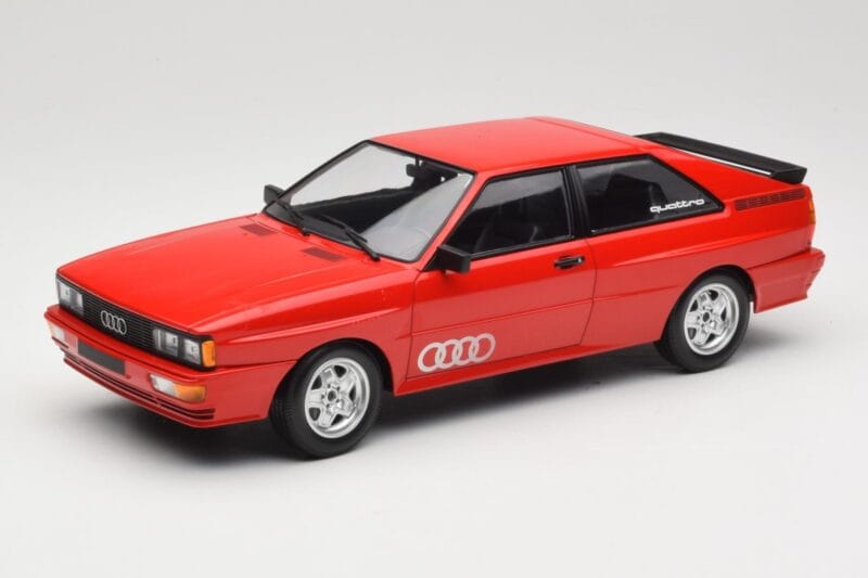 Audi Quattro レッド Minichamps 1:18 155016124 メタル