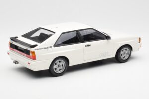 Audi Quattro ホワイト Minichamps 1:18 155016120 メタル - 画像 2/6