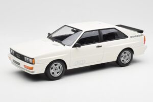 Audi Quattro ホワイト Minichamps 1:18 155016120 メタル