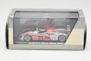 Audi R10 TDI LMP1 #1 F. Biela / E. Pirro / M. Werner 24 Hours of Le Mans 2007 Minichamps 1:43 5020700213 メタル - 画像 4/4