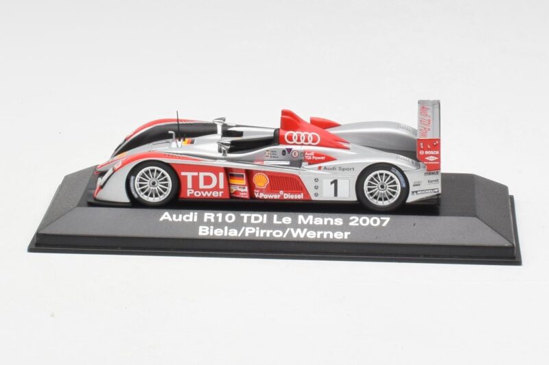 Audi R10 TDI LMP1 #1 F. Biela / E. Pirro / M. Werner 24 Hours of Le Mans 2007 Minichamps 1:43 5020700213 メタル