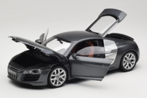 Audi R8 5.2 FSI Quattro Daytona Grey Kyosho 1:18 09216DG メタル - 画像 2/7