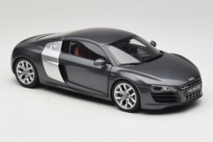 Audi R8 5.2 FSI Quattro Daytona Grey Kyosho 1:18 09216DG メタル