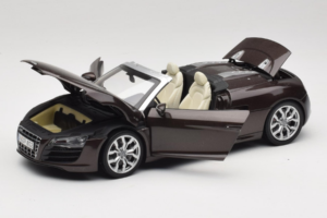 Audi R8 5.2 Spyder Teak Brown Kyosho 1:18 5010918525 メタル - 画像 2/8