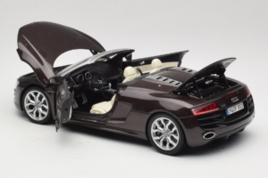 Audi R8 5.2 Spyder Teak Brown Kyosho 1:18 5010918525 メタル - 画像 5/8