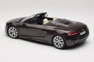 Audi R8 5.2 Spyder Teak Brown Kyosho 1:18 5010918525 メタル - 画像 7/8