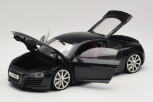 Audi R8 ブラック Kyosho 1:18 09213BK メタル - 画像 2/8