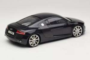 Audi R8 ブラック Kyosho 1:18 09213BK メタル - 画像 3/8