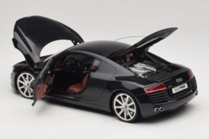 Audi R8 ブラック Kyosho 1:18 09213BK メタル - 画像 5/8