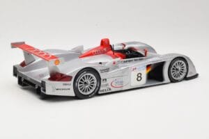 Audi R8 LMP900 #8 Audi Sport Team Joest F. Biela / E. Pirro / T. Kristensen 24 Hours of Le Mans 2000 Maisto 1:18 38899 メタル - 画像 2/6