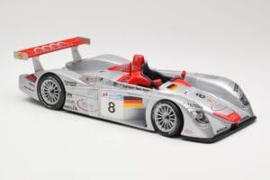 Audi R8 LMP900 #8 Audi Sport Team Joest F. Biela / E. Pirro / T. Kristensen 24 Hours of Le Mans 2000 Maisto 1:18 38899 メタル - 画像 4/6