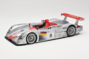 Audi R8 LMP900 #8 Audi Sport Team Joest F. Biela / E. Pirro / T. Kristensen 24 Hours of Le Mans 2000 Maisto 1:18 38899 メタル