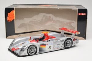 Audi R8 LMP900 #8 Audi Sport Team Joest F. Biela / E. Pirro / T. Kristensen 24 Hours of Le Mans 2000 Maisto 1:18 38899 メタル - 画像 6/6