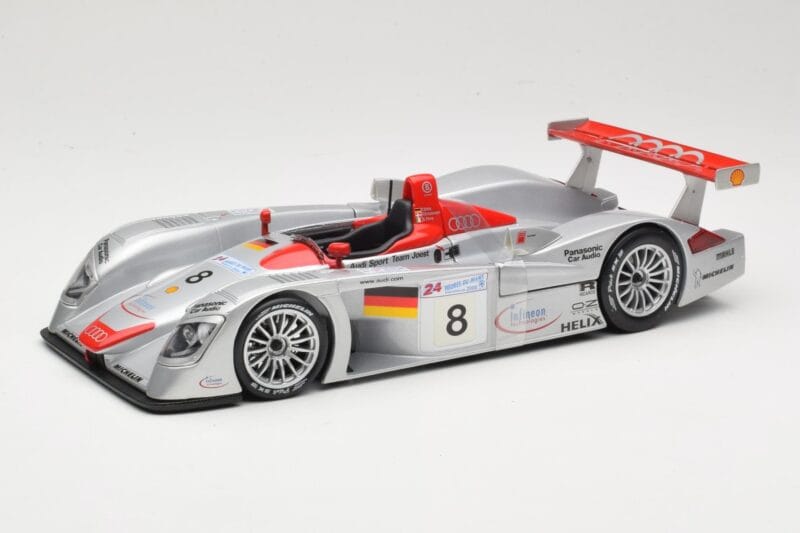 Audi R8 LMP900 #8 Audi Sport Team Joest F. Biela / E. Pirro / T. Kristensen 24 Hours of Le Mans 2000 Maisto 1:18 38899 メタル