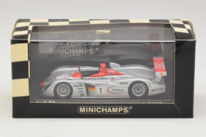 Audi R8 LMP #1 F. Biela / E. Pirro / T. Kristensen 24 Hours of Le Mans Winner 2001 Minichamps 1:43 400011201 メタル - 画像 4/4