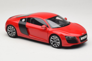 Audi R8 レッド Kyosho 1:18 09213R メタル - 画像 6/8