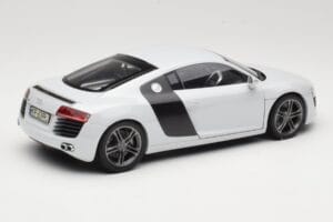 Audi R8 Type 42 Suzuka Grey Kyosho 1:18 09213SG メタル - 画像 3/8