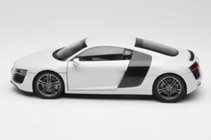 Audi R8 Type 42 Suzuka Grey Kyosho 1:18 09213SG メタル - 画像 4/8