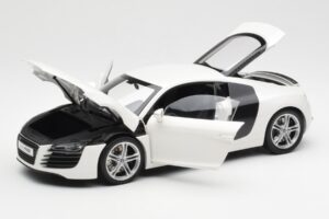 Audi R8 Type 42 ホワイト Kyosho 1:18 09213W メタル - 画像 2/8