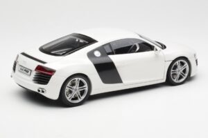 Audi R8 Type 42 ホワイト Kyosho 1:18 09213W メタル - 画像 3/8