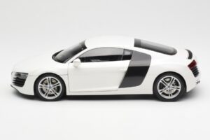 Audi R8 Type 42 ホワイト Kyosho 1:18 09213W メタル - 画像 4/8