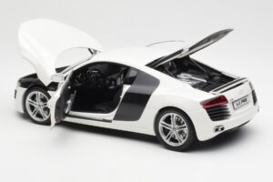 Audi R8 Type 42 ホワイト Kyosho 1:18 09213W メタル - 画像 5/8