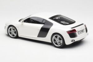 Audi R8 Type 42 ホワイト Kyosho 1:18 09213W メタル - 画像 7/8