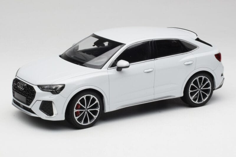 Audi RS Q3 F3 Sportback Glacier White Metallic Minichamps 1:18 155018105 メタル