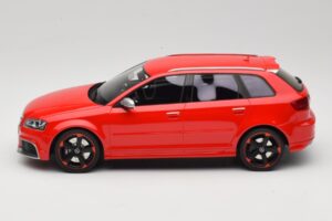 Audi RS3 8P Sportback レッド DNA 1:18 DNA000056 レジン - 画像 3/6