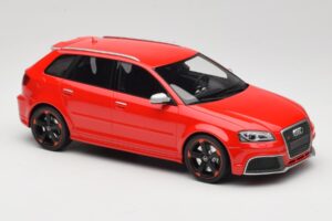 Audi RS3 8P Sportback レッド DNA 1:18 DNA000056 レジン - 画像 4/6