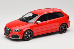 Audi RS3 8P Sportback レッド DNA 1:18 DNA000056 レジン