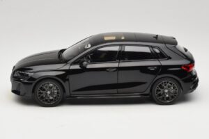 Audi RS3 8Y Sportback Myth Black Norev 1:18 188388 メタル - 画像 4/8