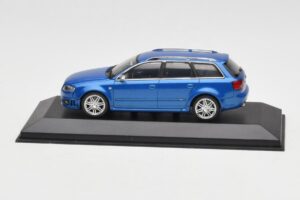 Audi RS4 B7 Avant Blue Metallic Minichamps 1:43 AUDI010 メタル