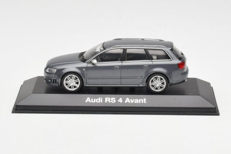 Audi RS4 B7 Avant グレー Minichamps 1:43 5010509223 メタル