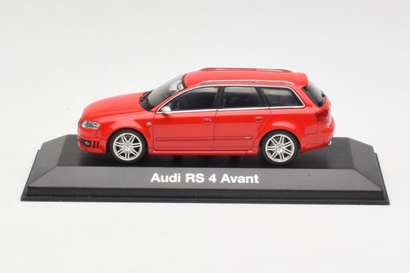 Audi RS4 B7 Avant レッド Minichamps 1:43 5010509213 メタル