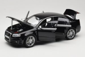 Audi RS4 B7 Sedan Phantom Black Minichamps 1:18 5010509115 メタル - 画像 2/8