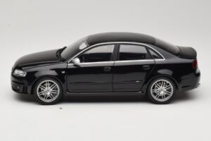 Audi RS4 B7 Sedan Phantom Black Minichamps 1:18 5010509115 メタル - 画像 4/8