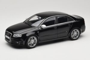 Audi RS4 B7 Sedan Phantom Black Minichamps 1:18 5010509115 メタル