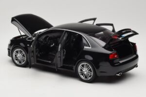 Audi RS4 B7 Sedan Phantom Black Minichamps 1:18 5010509115 メタル - 画像 5/8