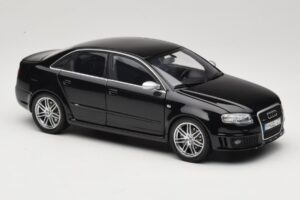 Audi RS4 B7 Sedan Phantom Black Minichamps 1:18 5010509115 メタル - 画像 6/8