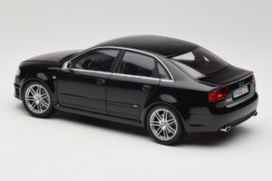 Audi RS4 B7 Sedan Phantom Black Minichamps 1:18 5010509115 メタル - 画像 7/8