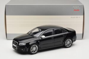 Audi RS4 B7 Sedan Phantom Black Minichamps 1:18 5010509115 メタル - 画像 8/8