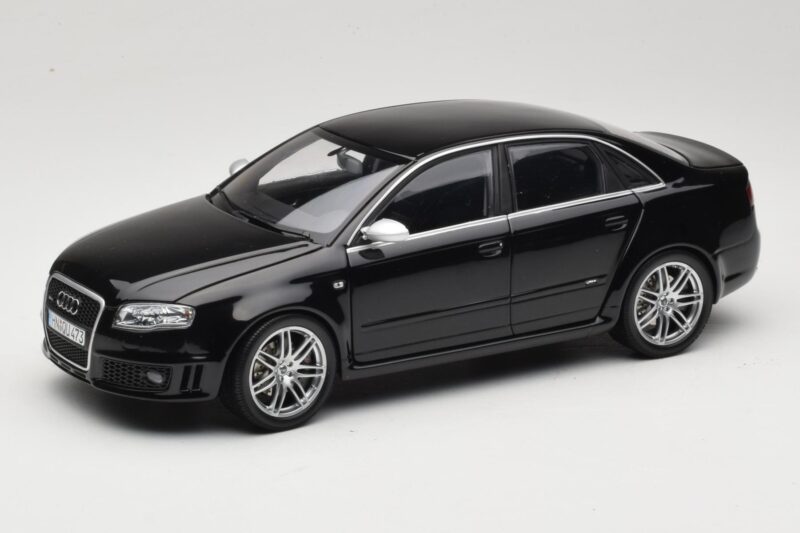 Audi RS4 B7 Sedan Phantom Black Minichamps 1:18 5010509115 メタル