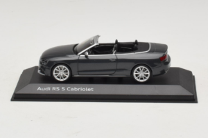 Audi RS5 B8 カブリオレ Daytona Gray Minichamps 1:43 5011215323 メタル