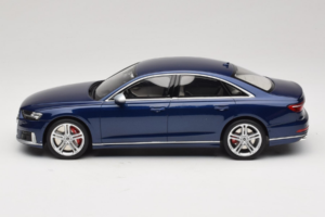 Audi S8 D5 ブルー GT Spirit 1:18 GT313 レジン - 画像 3/6